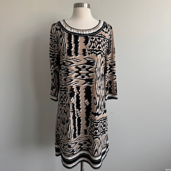 BCBGMaxAzria Dresses & Skirts - BCBGMaxazria Abstract Tribal Print Shift Dress Tan Black 3/4 Sleeve M